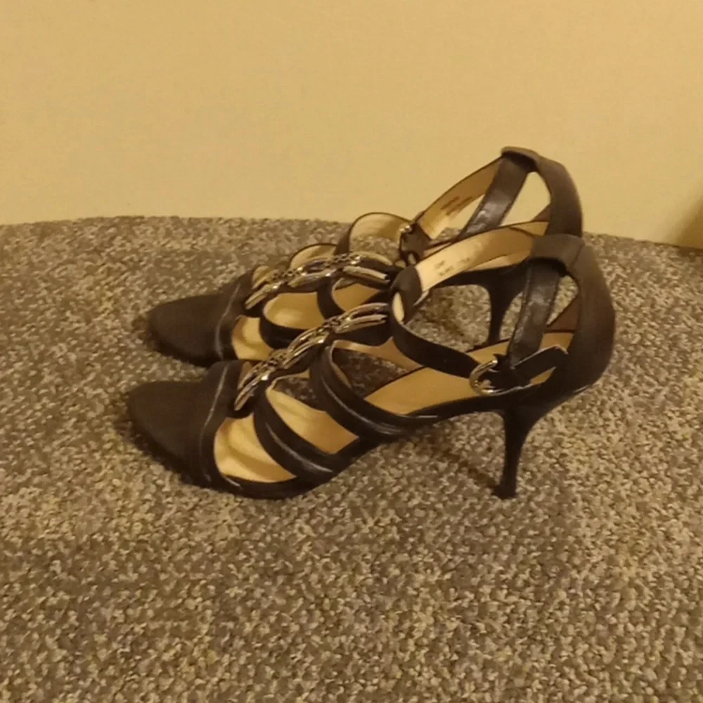 Coach  black sandals leather and silver tone size 7.5